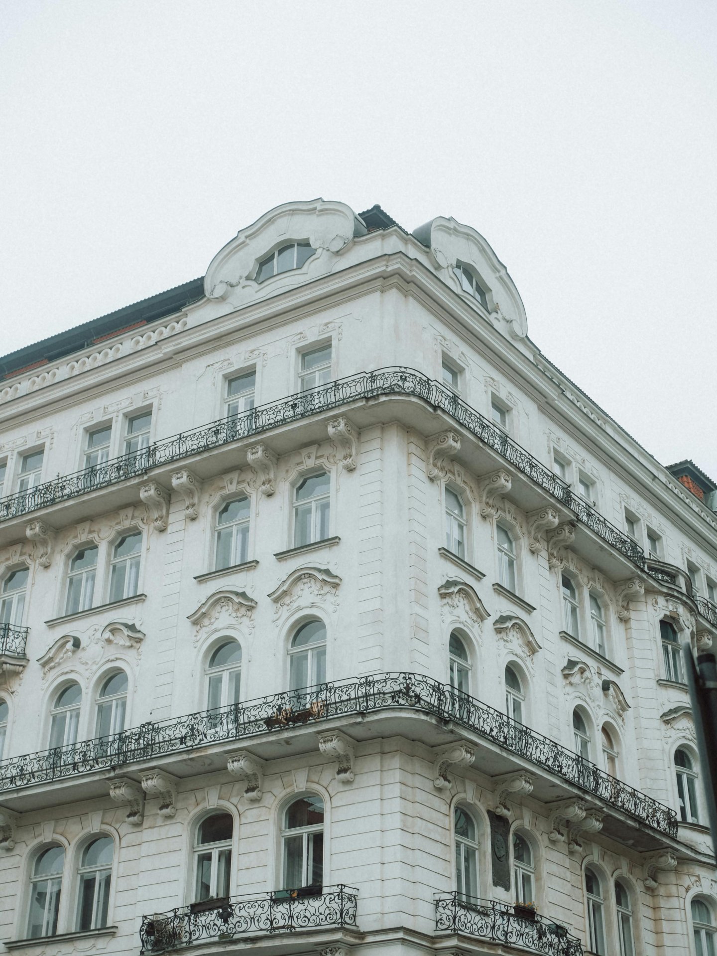 how-to-effectively-and-safely-sell-an-apartment-building-contact-porta-invest